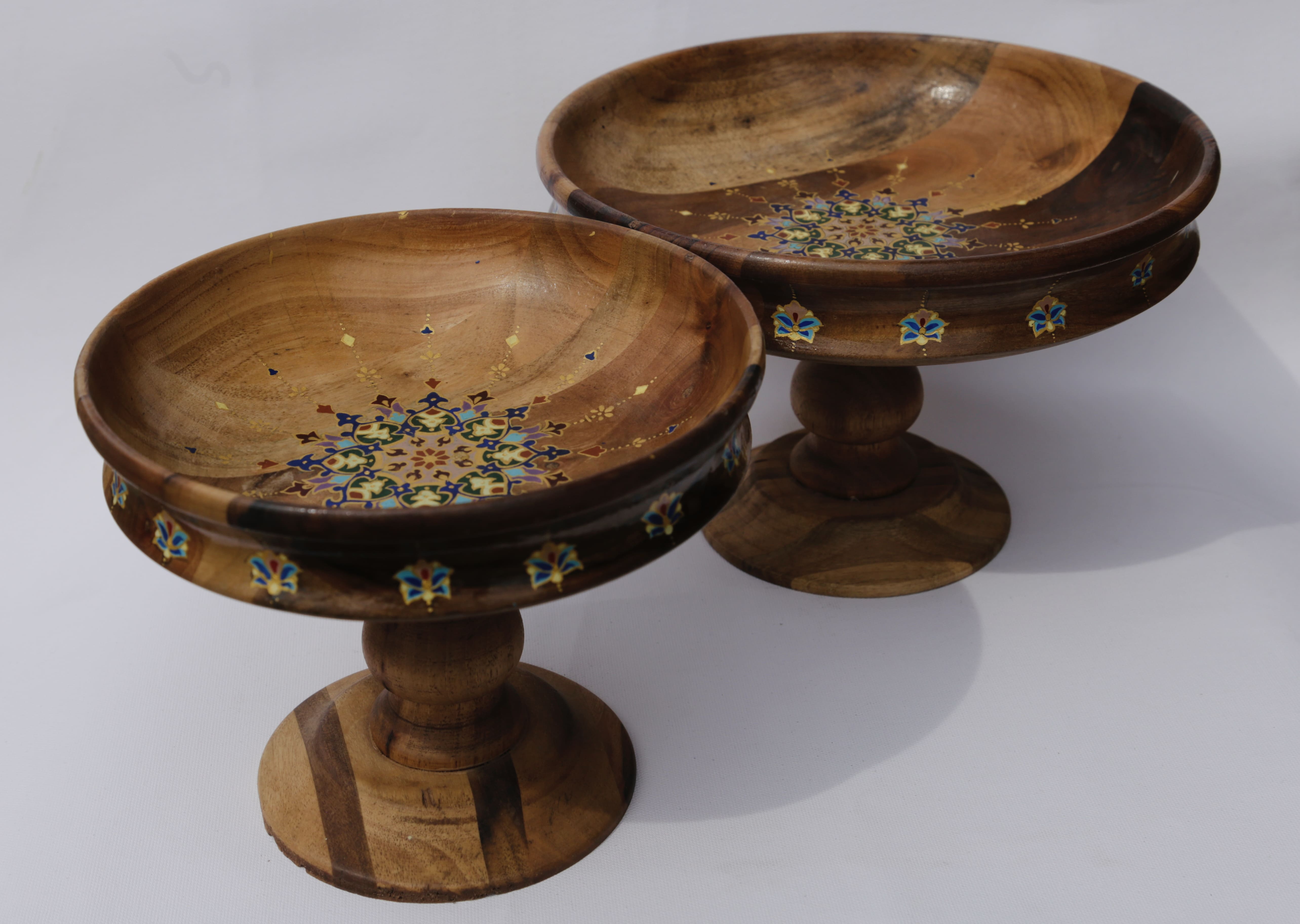 Wooden fruit bowl with base